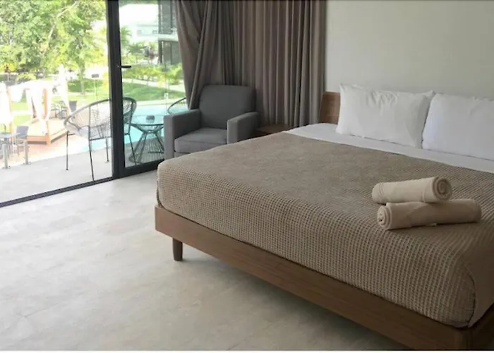 Free Shuttle To Great And Condo! *