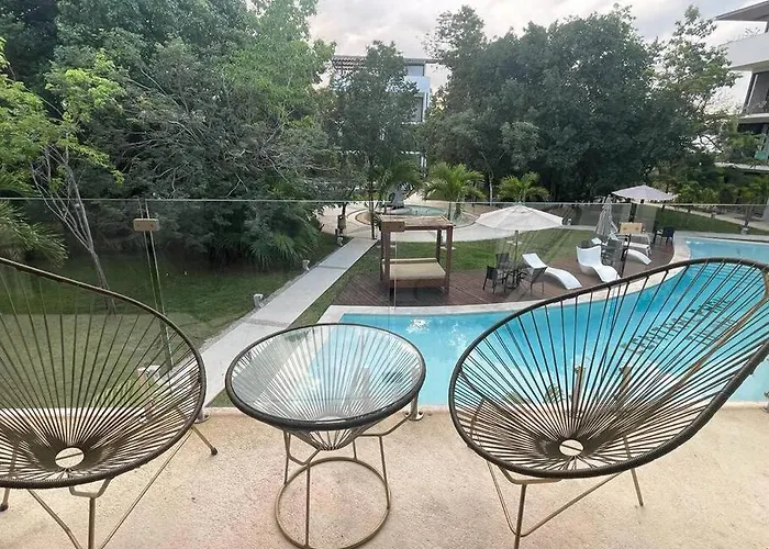 Free Shuttle To Great And Condo! Apartment